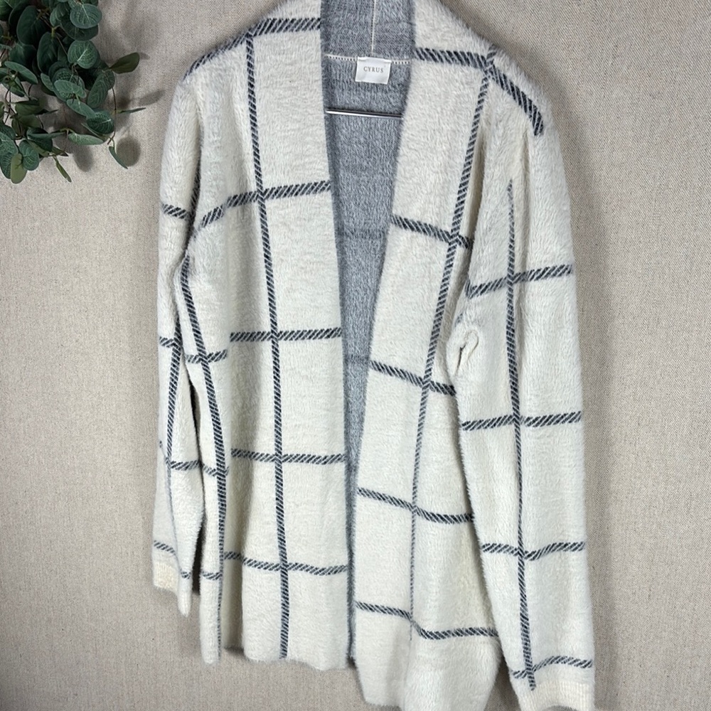 Cyrus > White and Gray Plaid Fuzzy Cardigan Large - Picture 6 of 8
